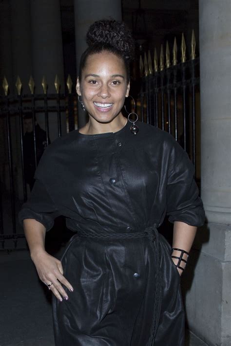 43 Nude Pictures Of Alicia Keys Which Will Leave You Amazed。